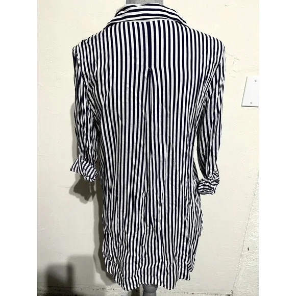 White and Navy Blue Botton Down Top - Picture 3 of 8